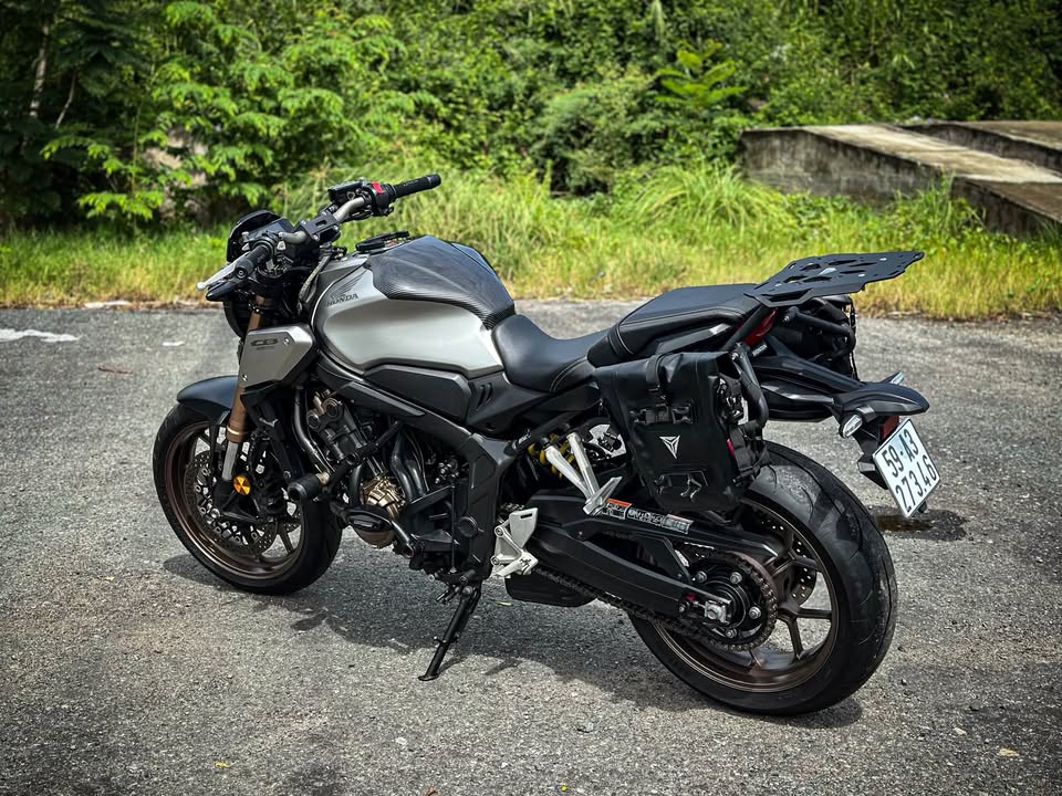 Cb650r nhập đôị buổi sáng tinh mơ