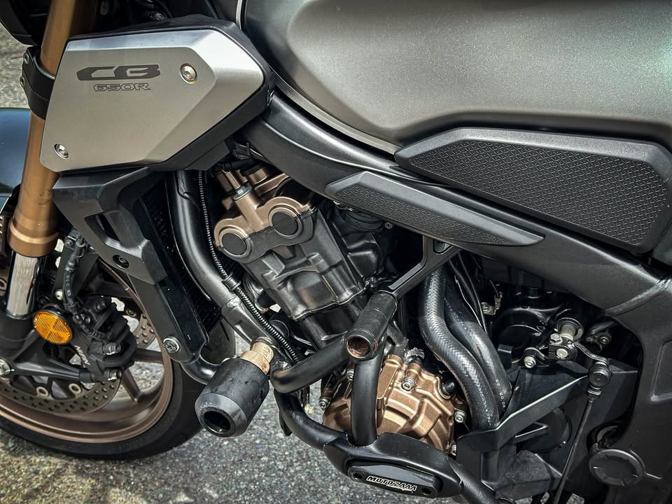 Cb650r nhập đôị buổi sáng tinh mơ