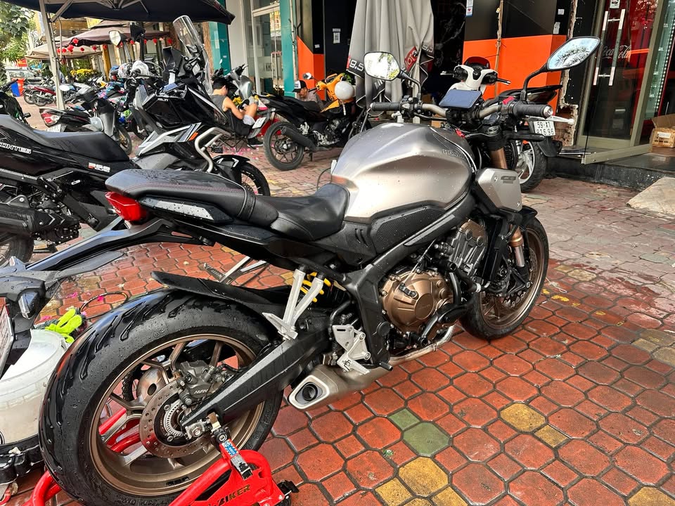 Cb650r Nhập đội ngày nắng đẹp