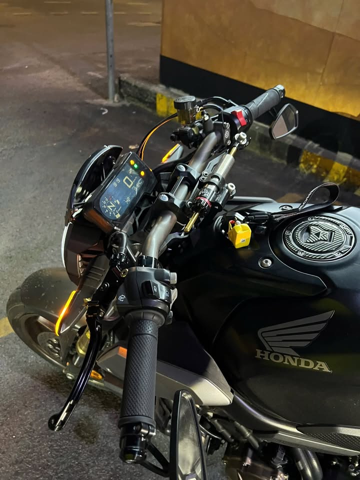 Trong màn đêm ấy - mà em làm các anh xao xuyến quá hà